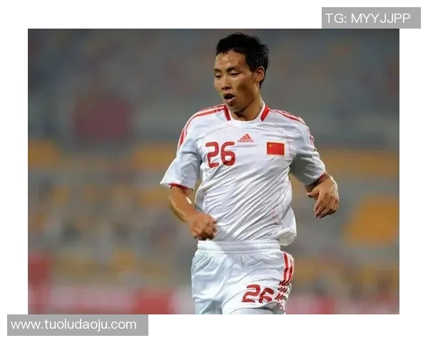 差点因身高问题被淘汰的足球明星逆袭成传奇的励志故事 差点因身高问题被淘汰的足球明星逆袭成传奇的励志故事