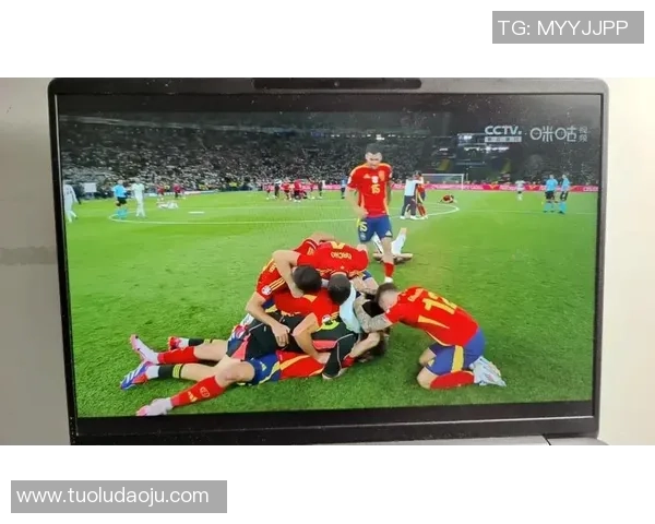 足球明星的励志故事与奋斗历程的精彩瞬间展示